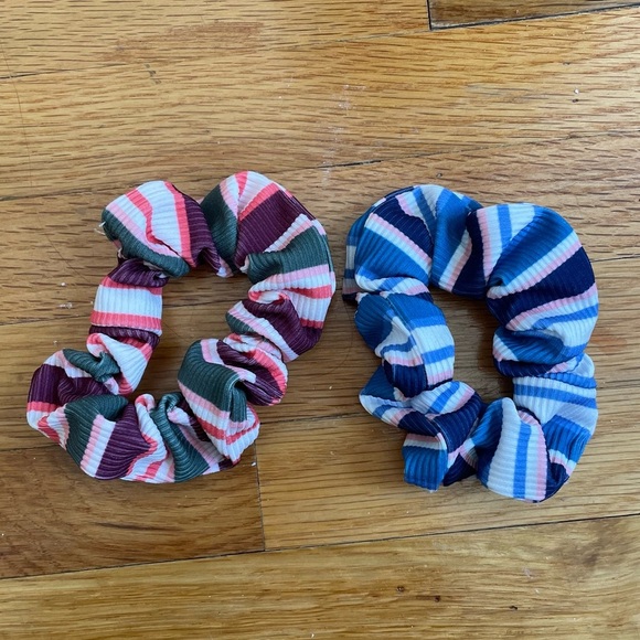4/$25 Justice Ribbed Striped Scrunchies 2 Pack Multicolored - Picture 1 of 4